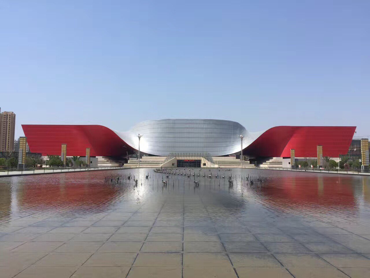 武汉市国际会展中心(图1)